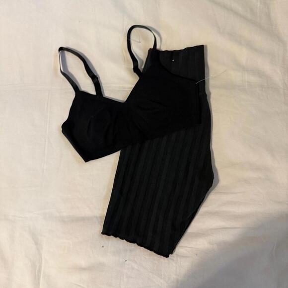 Offline by Aerie  athletic ribbed biker shorts and Sports bra - Picture 6 of 9